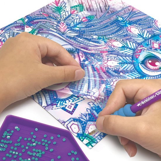 Kартини с блестящи камъни, Изадора и Икеания