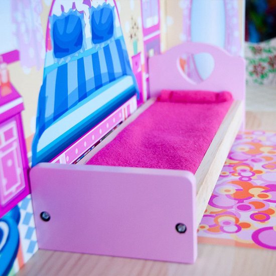 Дървена къща за кукли с асансьор - обзаведена