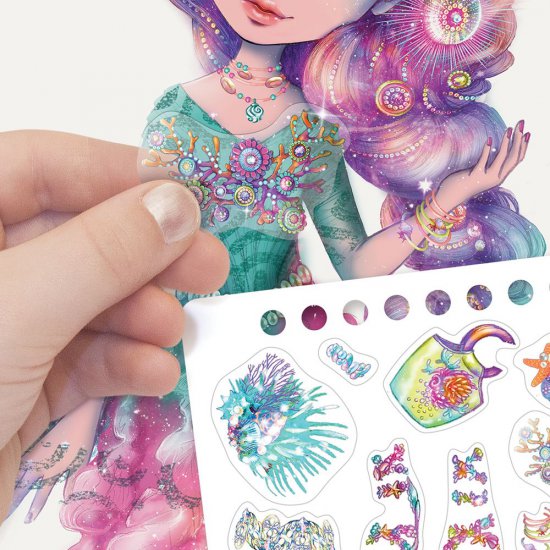 Книжка за рисуване със шаблони и стикери, Моден дизайнер, Коралия