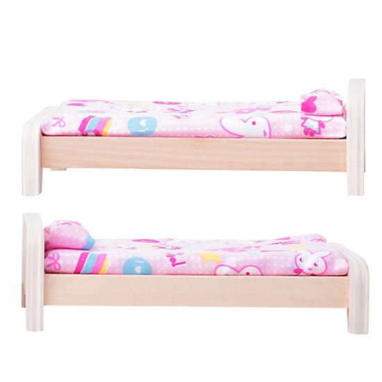 Триетажна дървена къща, с балкони, с аксесоари и кукли